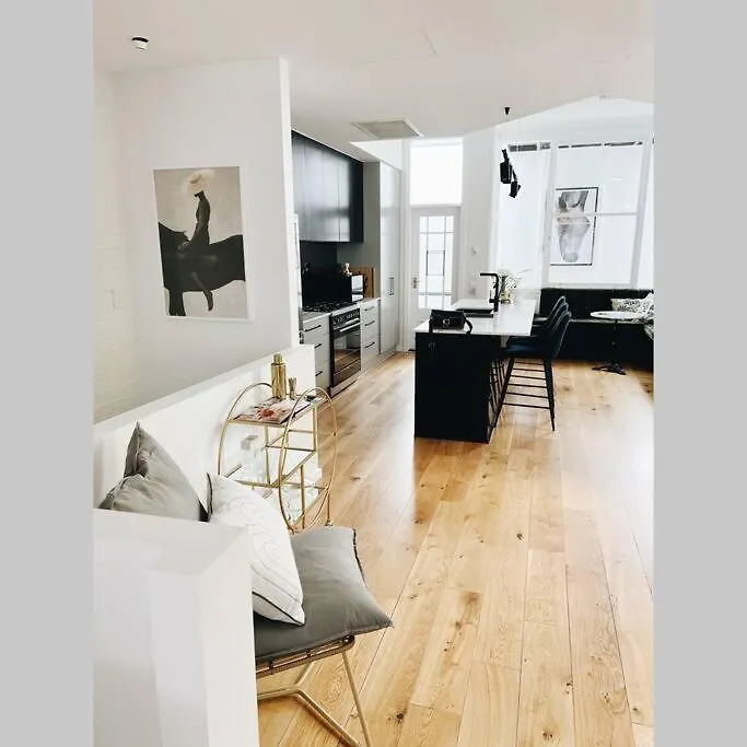 Nyaraló Manhattan Style 3 Story Luxury In St Peters Adelaide